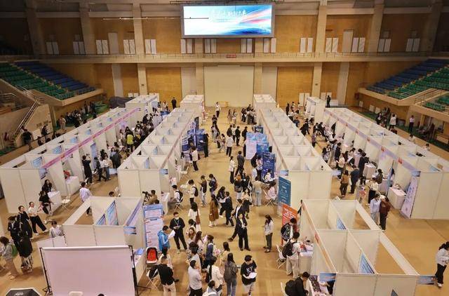 足球信用网平台_学历的定价权在谁手里足球信用网平台？