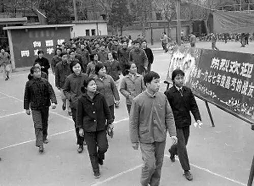 足球信用网平台_学历的定价权在谁手里足球信用网平台？