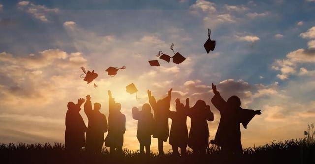 足球信用网平台_学历的定价权在谁手里足球信用网平台？