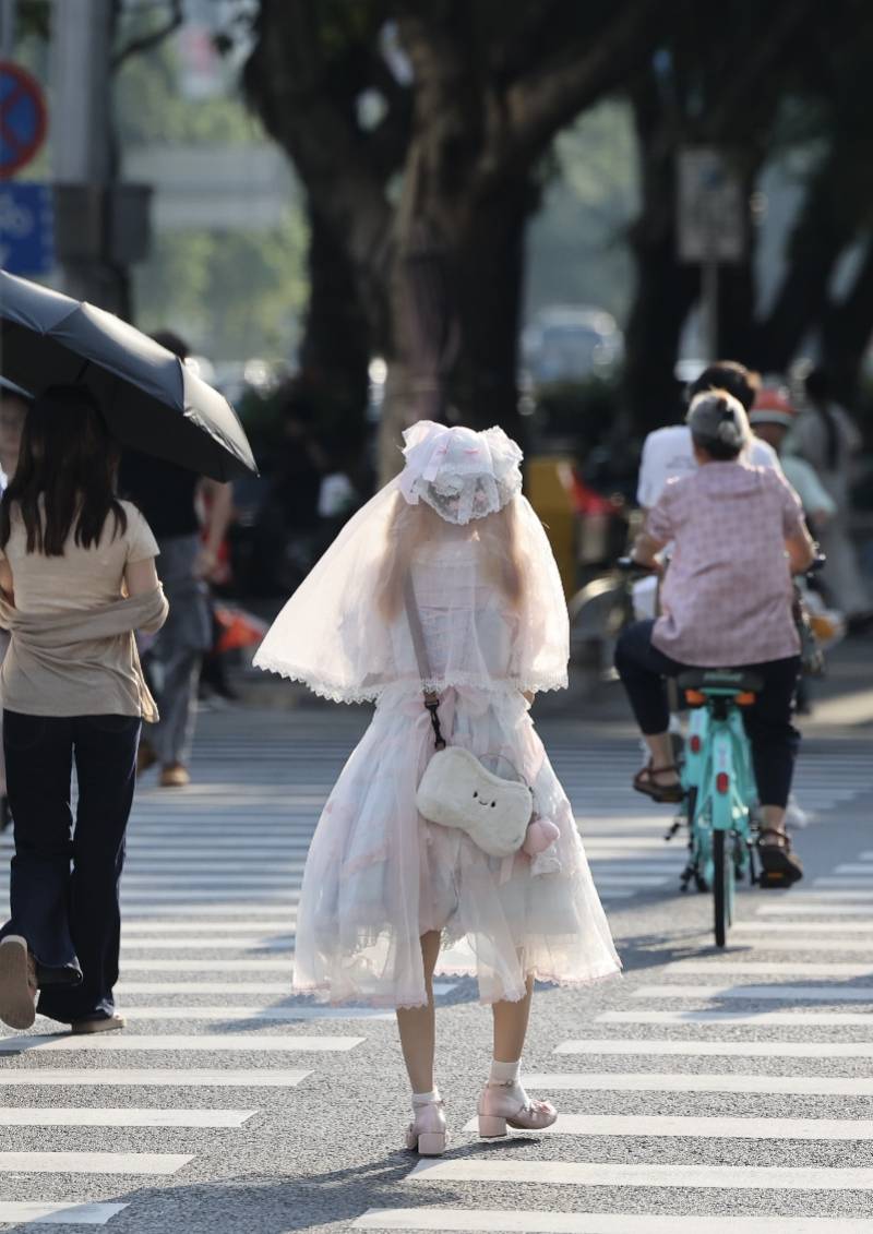 皇冠信用網
_“热麻了”皇冠信用網
,广州今日最高温41.6℃,花都区橙色预警生效