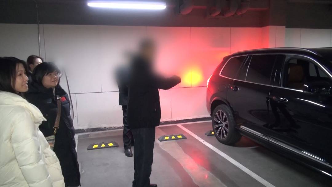 皇冠电话
_北京奇案:停车打不开后备箱 这事儿闹上皇冠电话
了法院