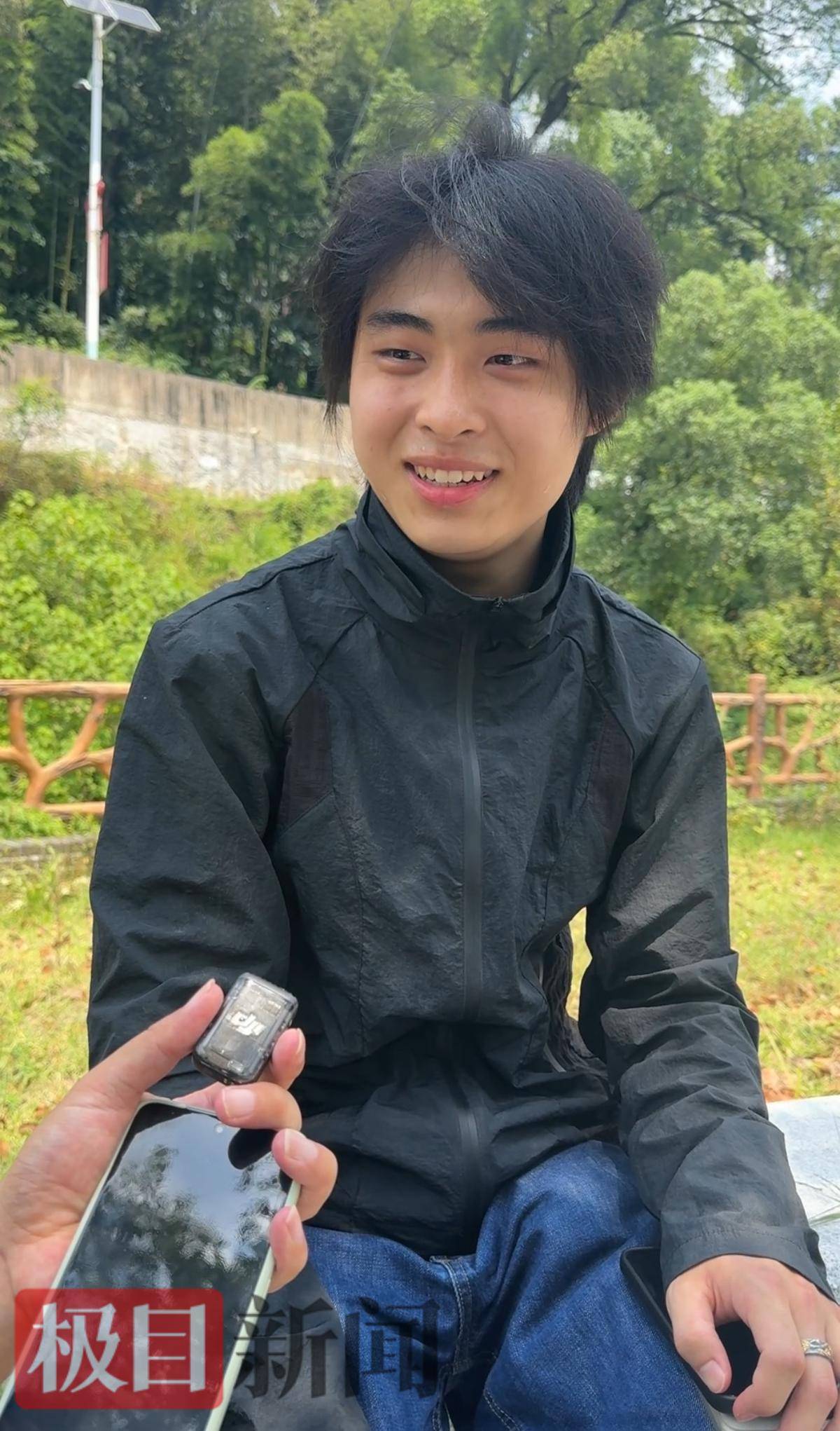 皇冠體育_毛主席逝世50周年皇冠體育，佛山小伙骑摩托车约700公里到韶山：“世上无难事，只要肯登攀”一直激励着我