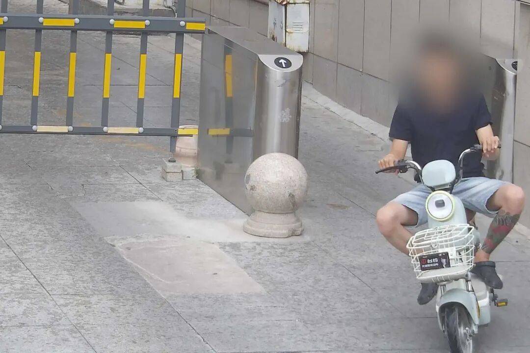哥伦比亚女子甲组联赛
_一个人一套工具哥伦比亚女子甲组联赛
,男子3个月差点“搬空”一家酒店:40多台电视、50多台空调内机、10多台外机