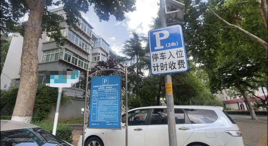 香港皇冠体育_“你打12345吧”香港皇冠体育，“我还打56789呢！”静态交通频陷收费争议