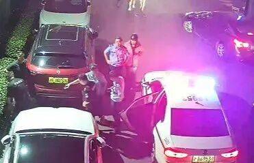 皇冠代理登入_上海街头“口罩男”不停自拍行迹诡异皇冠代理登入，女刑警瞥了一眼截获罕见67万奢侈品包