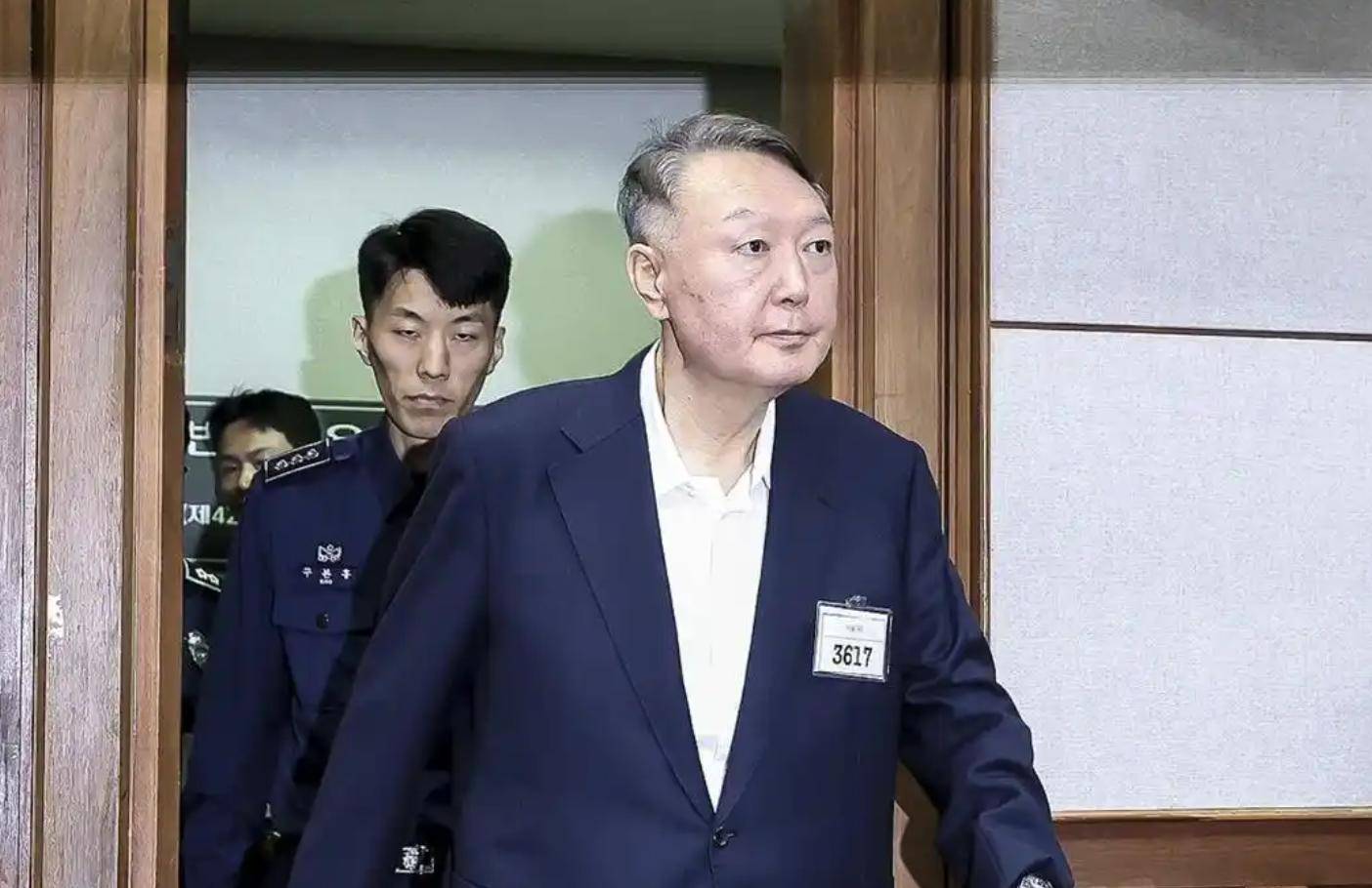 英格兰超级联赛_就在今天英格兰超级联赛，尹锡悦判处无罪，金建希肠子都悔青了：我失去一切财富