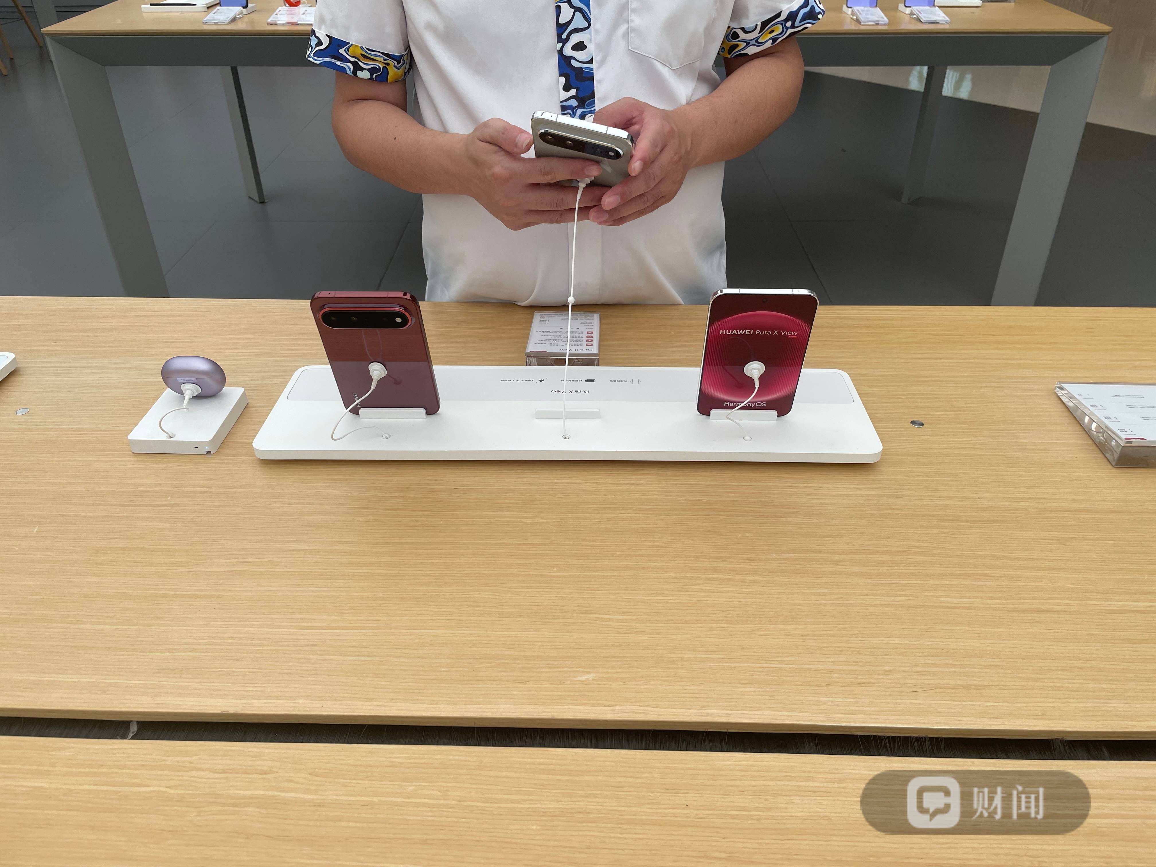 美国职业大联盟_华为Mate90首销探访：顶配Pro Max成主力美国职业大联盟，多为男士购买，多款机型持续缺货