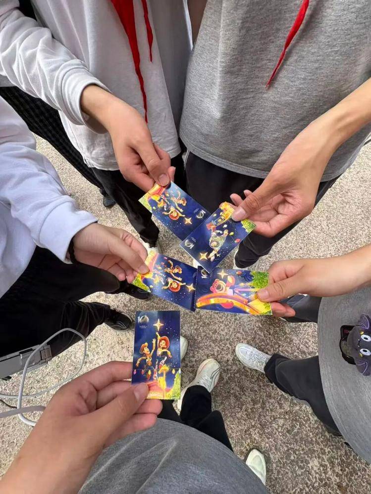 意大利乙组联赛_上海一中学组织学生去迪士尼开展活动意大利乙组联赛，学生：学校付费，还组织去过欢乐谷、海洋馆等地