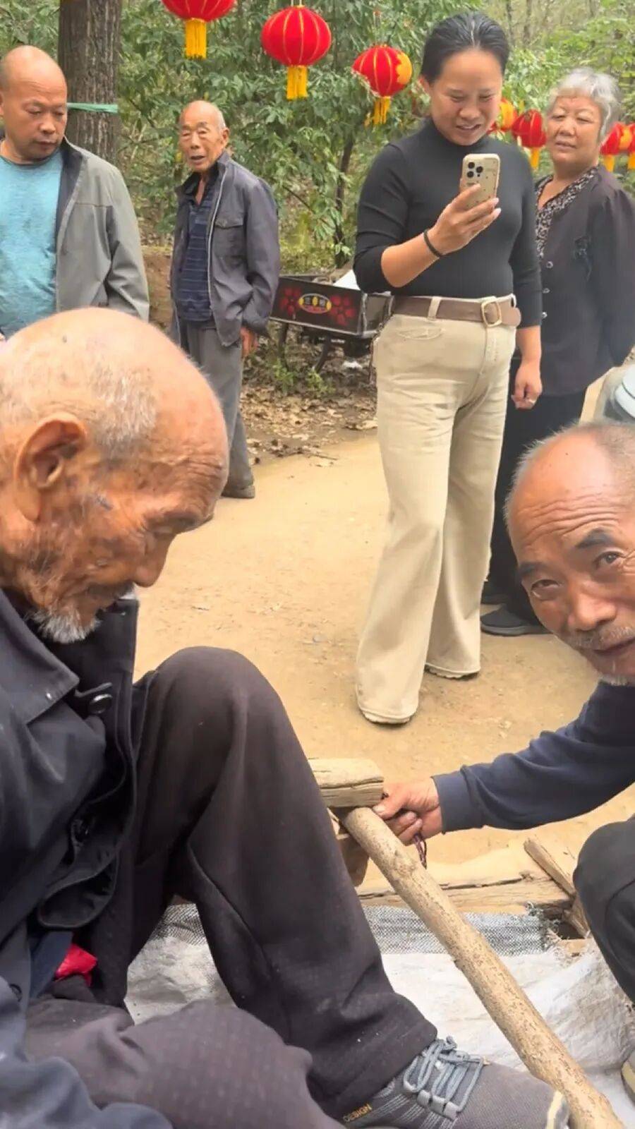 松本山雅 vs广岛三箭
_河南洛阳72岁儿子用架子车拉92岁父亲松本山雅 vs广岛三箭
,走十里路看豫剧感动网友,村干部:老人腿脚不便,儿子天天伺候