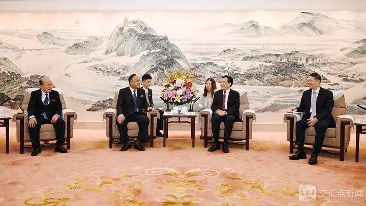 WNBA总决赛_江苏省委书记信长星、省长刘小涛会见朝鲜江原道代表团