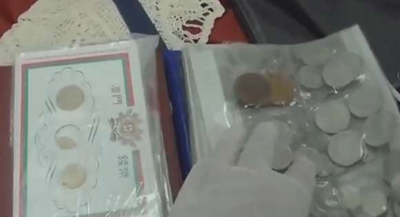 瑞典超级联赛_夫妻携242枚商周至民国时期钱币出国瑞典超级联赛，想送给国外定居子女，被海关查扣：经国家文物局鉴定，属于国家禁止出境文物