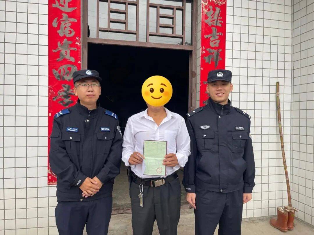 乌兹别克超级联赛_身份证被偷、户口被注销乌兹别克超级联赛，四川一男子因“没挣到钱、无颜回家”漂泊33年，民警一句话解开他半生心结