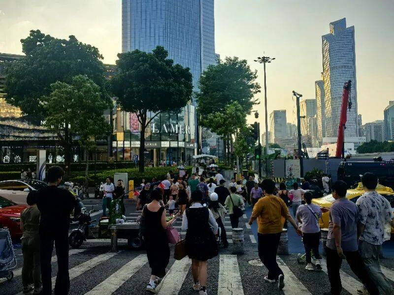 俄罗斯甲组联赛_很多人期待！广州正佳广场与天环广场俄罗斯甲组联赛，有望地下连通；“虽然它们离得近，但广州的夏天很热，出商场、等红绿灯很煎熬”