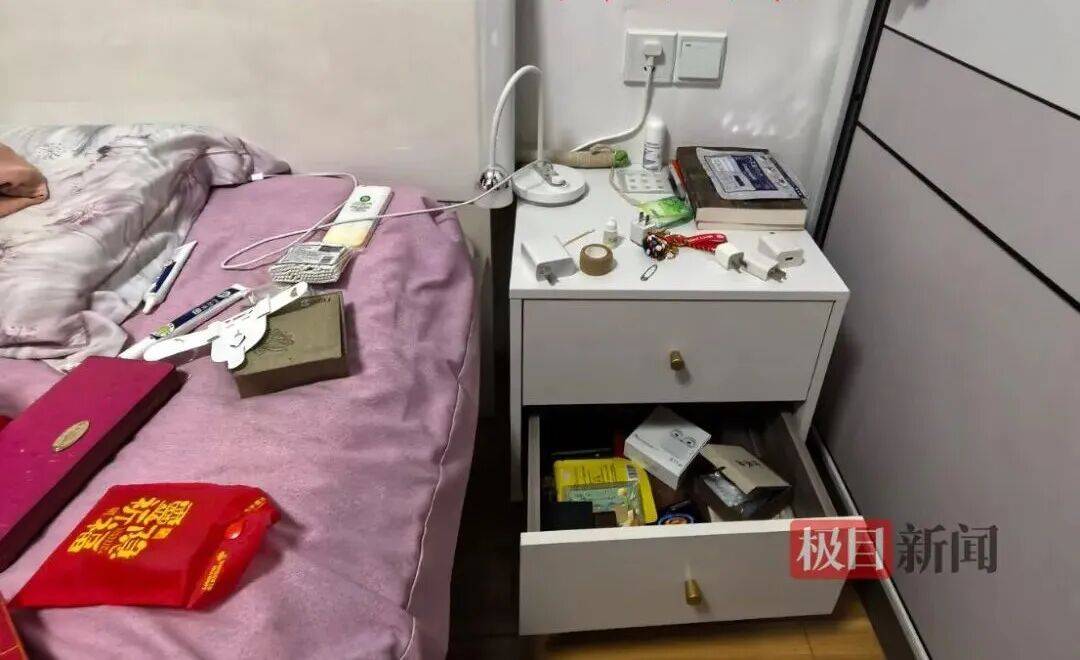 斯洛文尼亚甲组联赛_武汉一女子发现家中8根金条凭空消失斯洛文尼亚甲组联赛，报警称怀疑是前夫偷的：他在外面有负债，也有我家钥匙；警方经排查，从女子卧室抽屉夹缝中找到金条